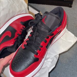 Air Jordon 1 Low red and black only worn once